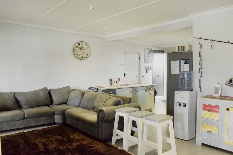 5 Bedroom Property for Sale in Struisbaai Western Cape